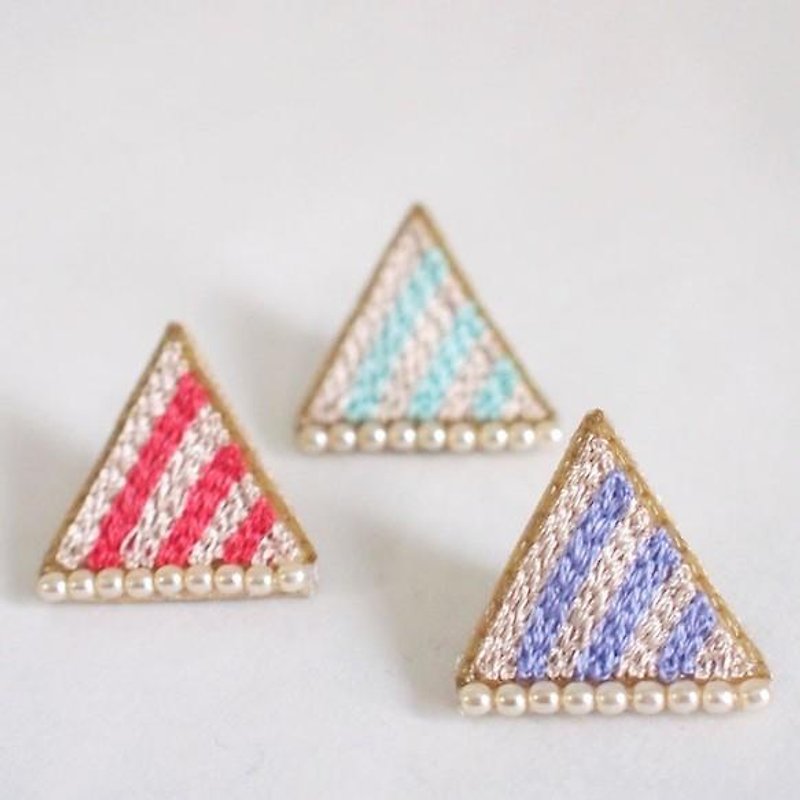 stripe triangle pin badge - 胸針 - 繡線 粉紅色