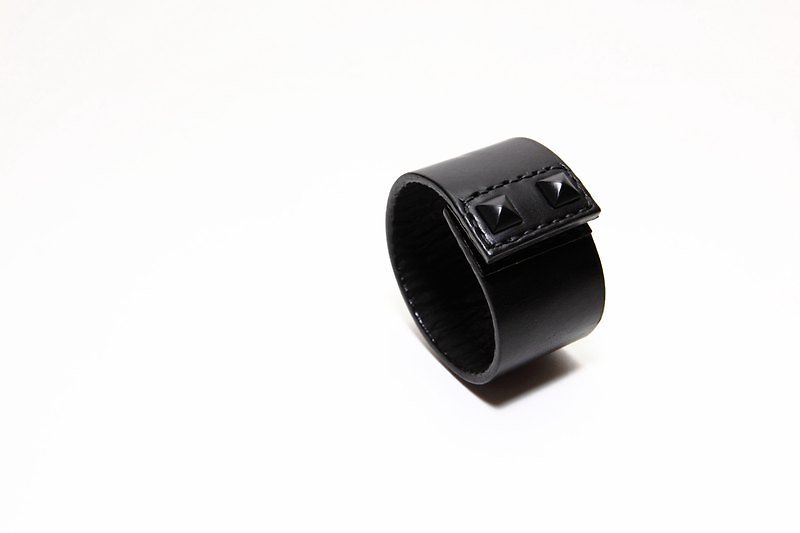 The Bleck Rivet-Bracelet black rivet bracelet - Bracelets - Genuine Leather Black