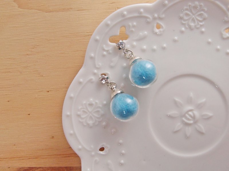 Dream crystal ball. Powder blue. Spiral Clip-On pin earrings - Earrings & Clip-ons - Glass Blue