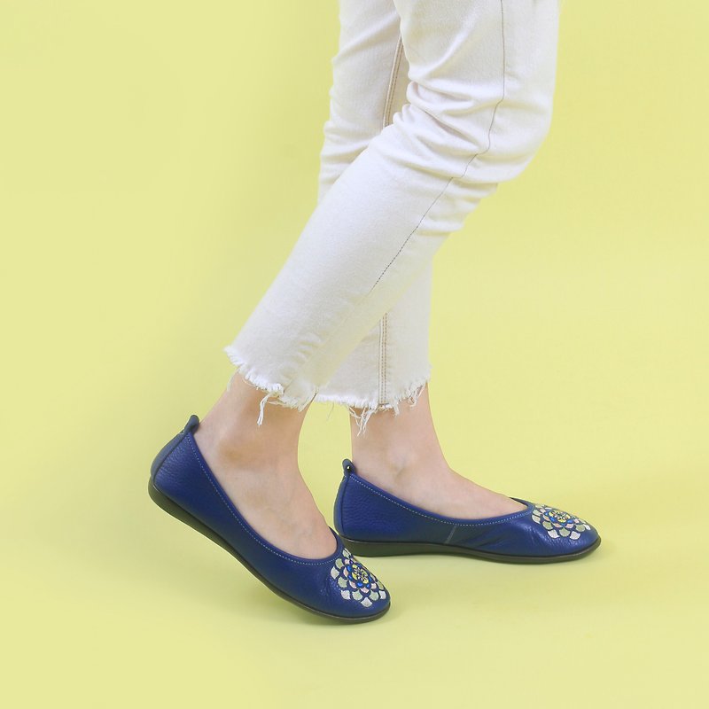 Midsummer Flowers-  royal blue - รองเท้าลำลองผู้หญิง - งานปัก สีน้ำเงิน
