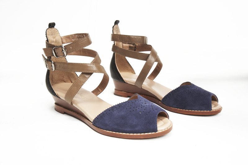 ► Lea ｜ wedge sandals ● 　　　　　綁帶式低跟楔形涼鞋-藍 - 女休閒鞋/帆布鞋 - 真皮 藍色