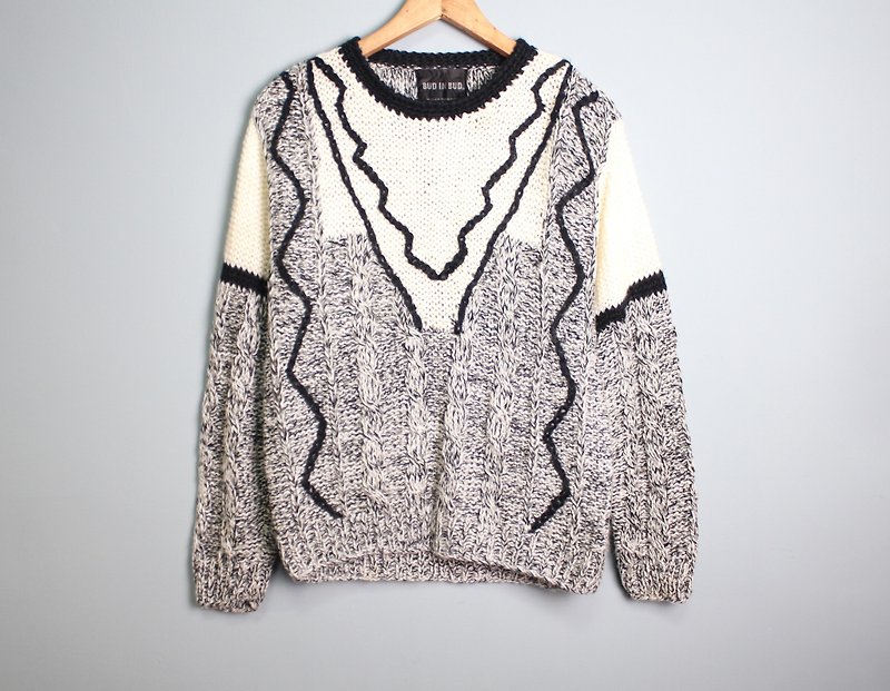 FOAK vintage black and white hand-woven wave twist sweater - สเวตเตอร์ผู้หญิง - วัสดุอื่นๆ สีเทา