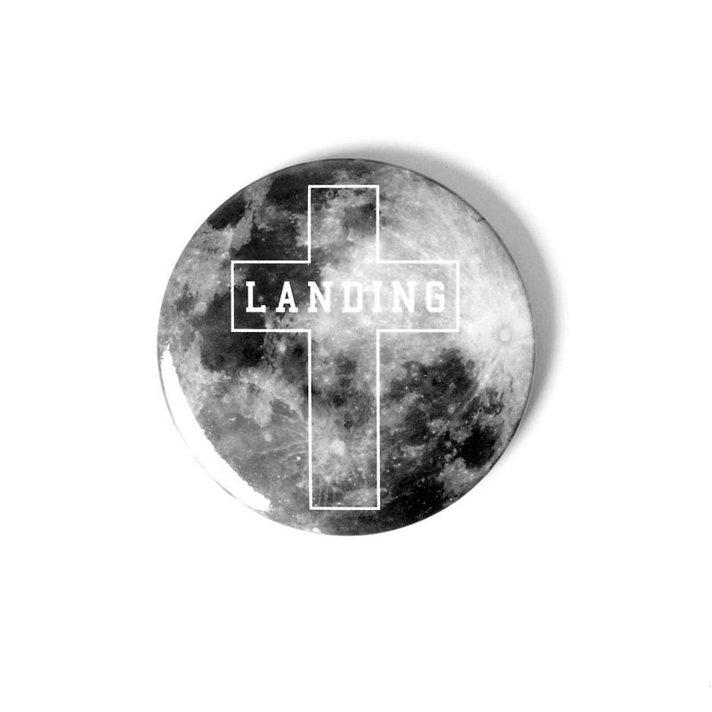 Surprise Badge / Moon Landing 登陸月球 別針 胸章（特大） - Brooches - Other Metals Gray