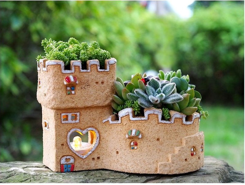 [Lighted House] pottery hand-made-super cute garden castle (rock yellow) - ตกแต่งต้นไม้ - ดินเผา สีเหลือง