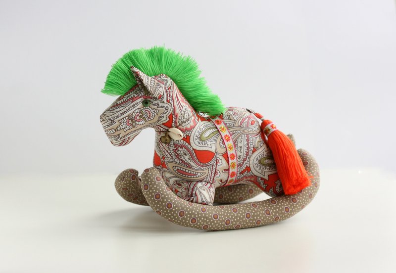 手工縫製 搖搖馬 布偶/擺飾 (橘底花布/綠橘鬃毛) --  Fabric Rocking Horse - 公仔/玩偶 - 其他材質 多色
