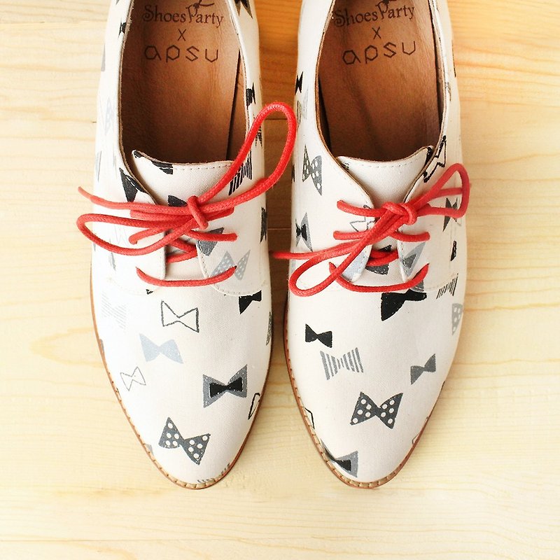[23] butterfly flying stock Patchwork Derby shoes / handmade custom / Japan fabric - Women's Casual Shoes - Other Materials White