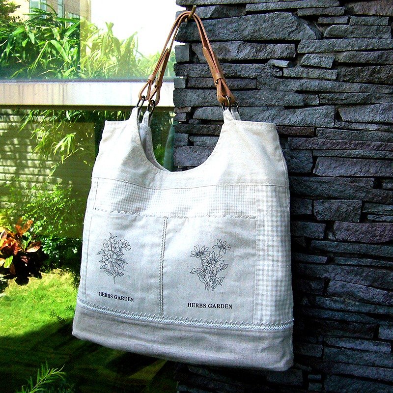 White classic pattern shoulder bag - exclusive hand-made hand-finished - กระเป๋าแมสเซนเจอร์ - วัสดุอื่นๆ ขาว