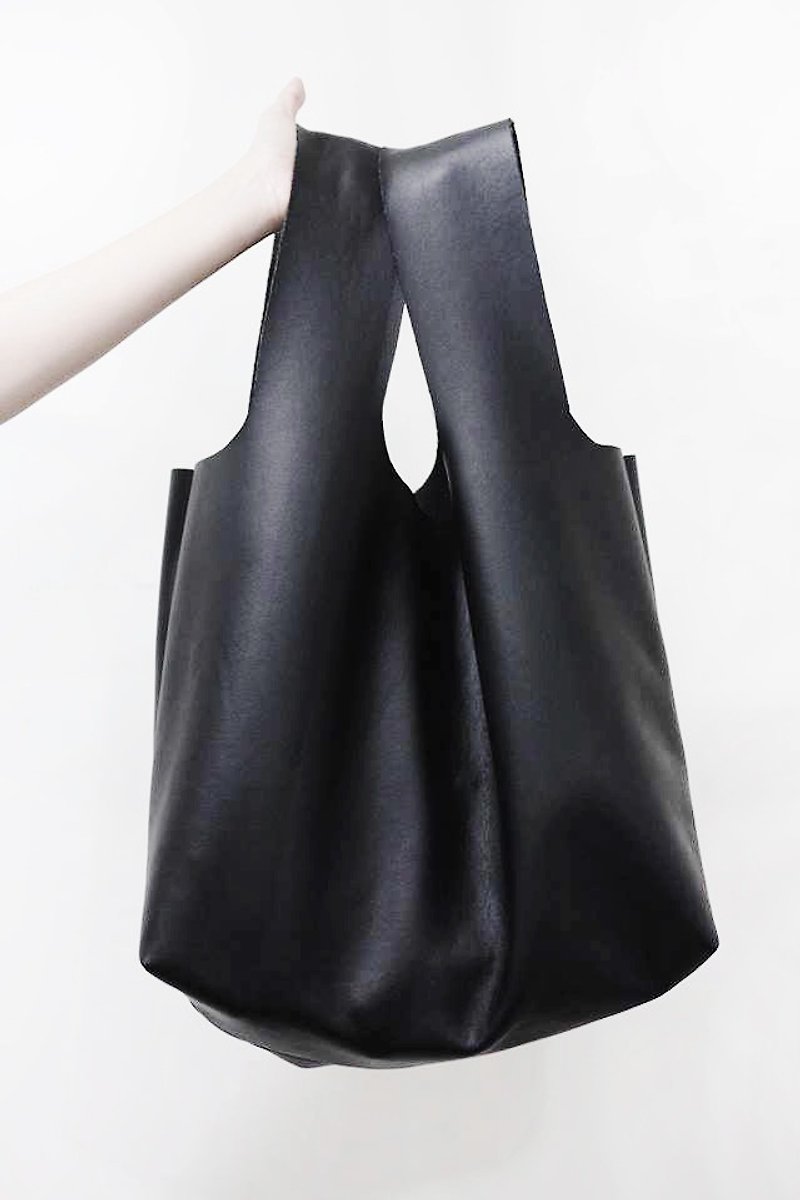 FUCK IT"bag  高質感皮革毛料黑 M號 - 側背包/斜背包 - 真皮 黑色