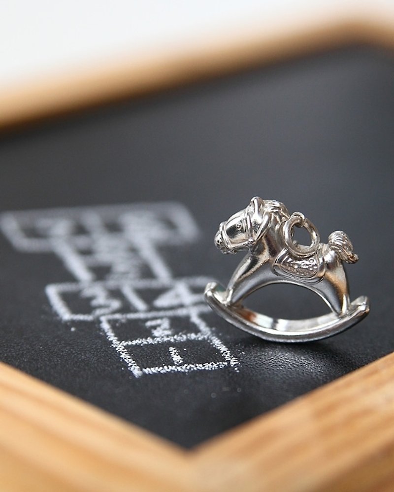 "Rocking Horse" handmade sterling silver pendant - สร้อยคอ - โลหะ สีนำ้ตาล
