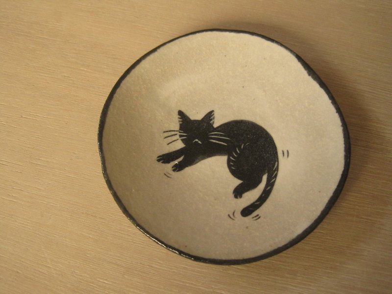 DoDo Handmade Whispers. Animal Silhouette Series-Cat Small Disc (White) - Pottery & Ceramics - Pottery White
