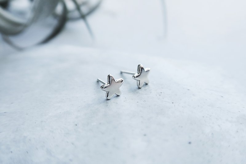 A pair of 925 sterling silver wishing star earrings or Clip-On - ต่างหู - เงินแท้ สีเทา