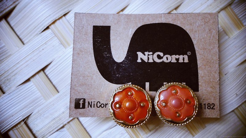 NiCorn hand made - hair happiness - orange flower retro earrings (ear clip-on) - ต่างหู - วัสดุอื่นๆ สีส้ม