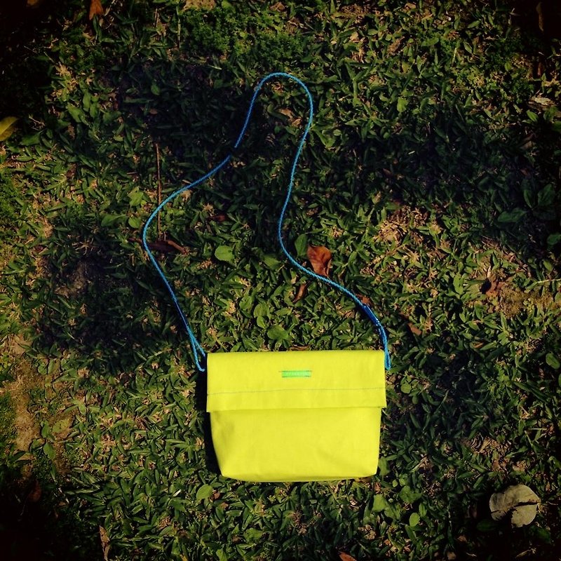 芥藍凹凹 - Messenger Bags & Sling Bags - Other Materials Green