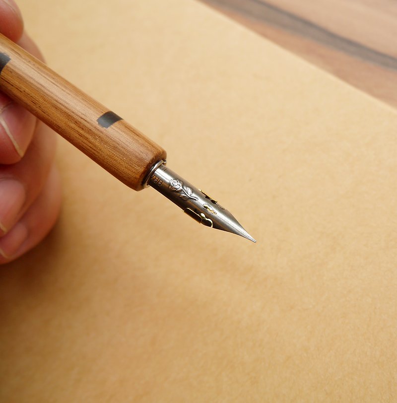Wooden dip pen - งานไม้/ไม้ไผ่/ตัดกระดาษ - ไม้ สีกากี