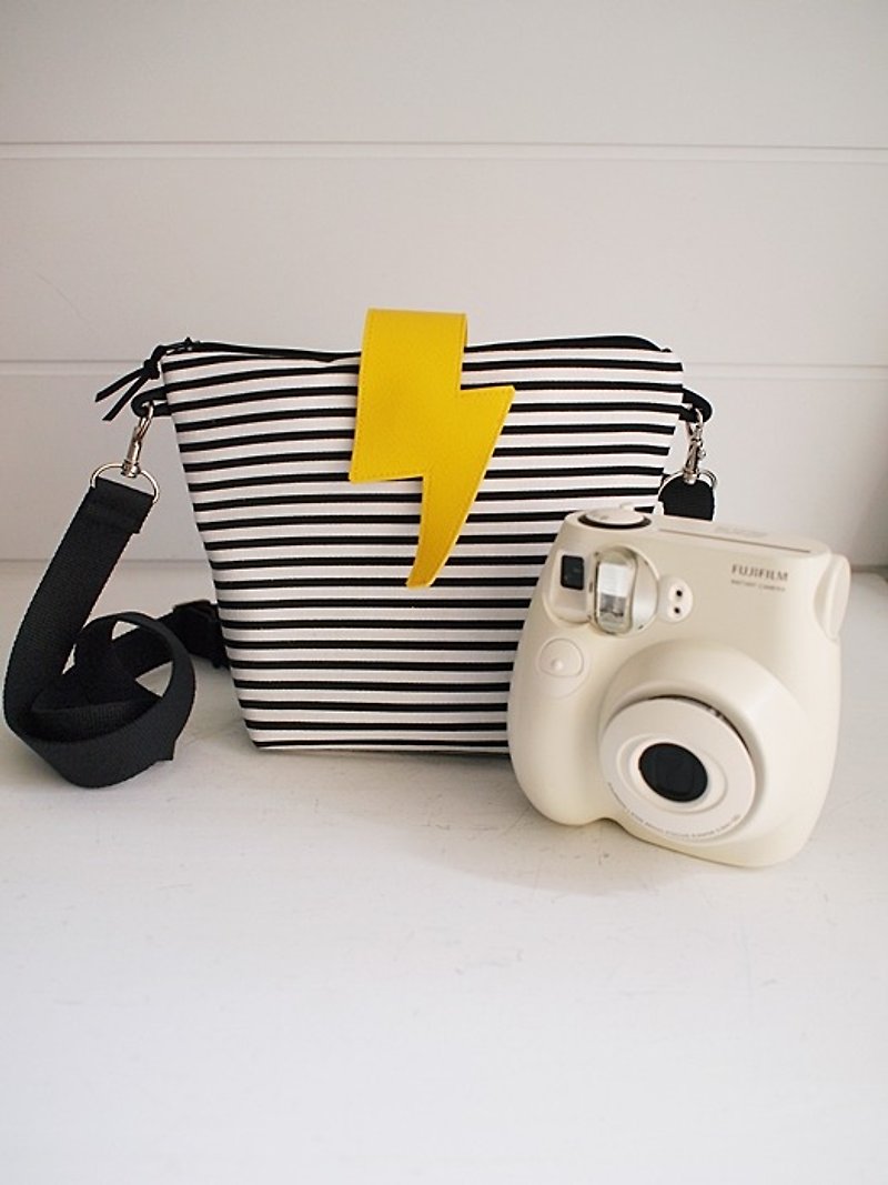hairmo. Lightning streaks ship dorsal camera bag (class monocular / Polaroid) - Camera Bags & Camera Cases - Paper White