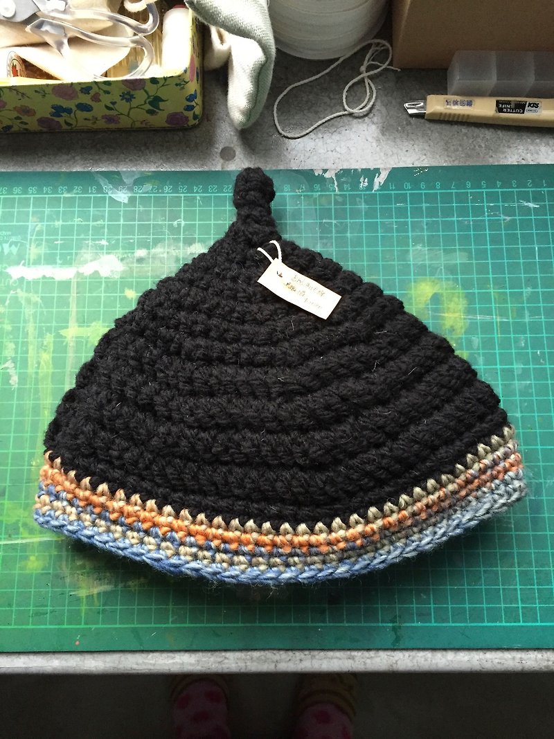 Hand-knitted cap German spirit chestnuts - หมวก - วัสดุอื่นๆ สีดำ
