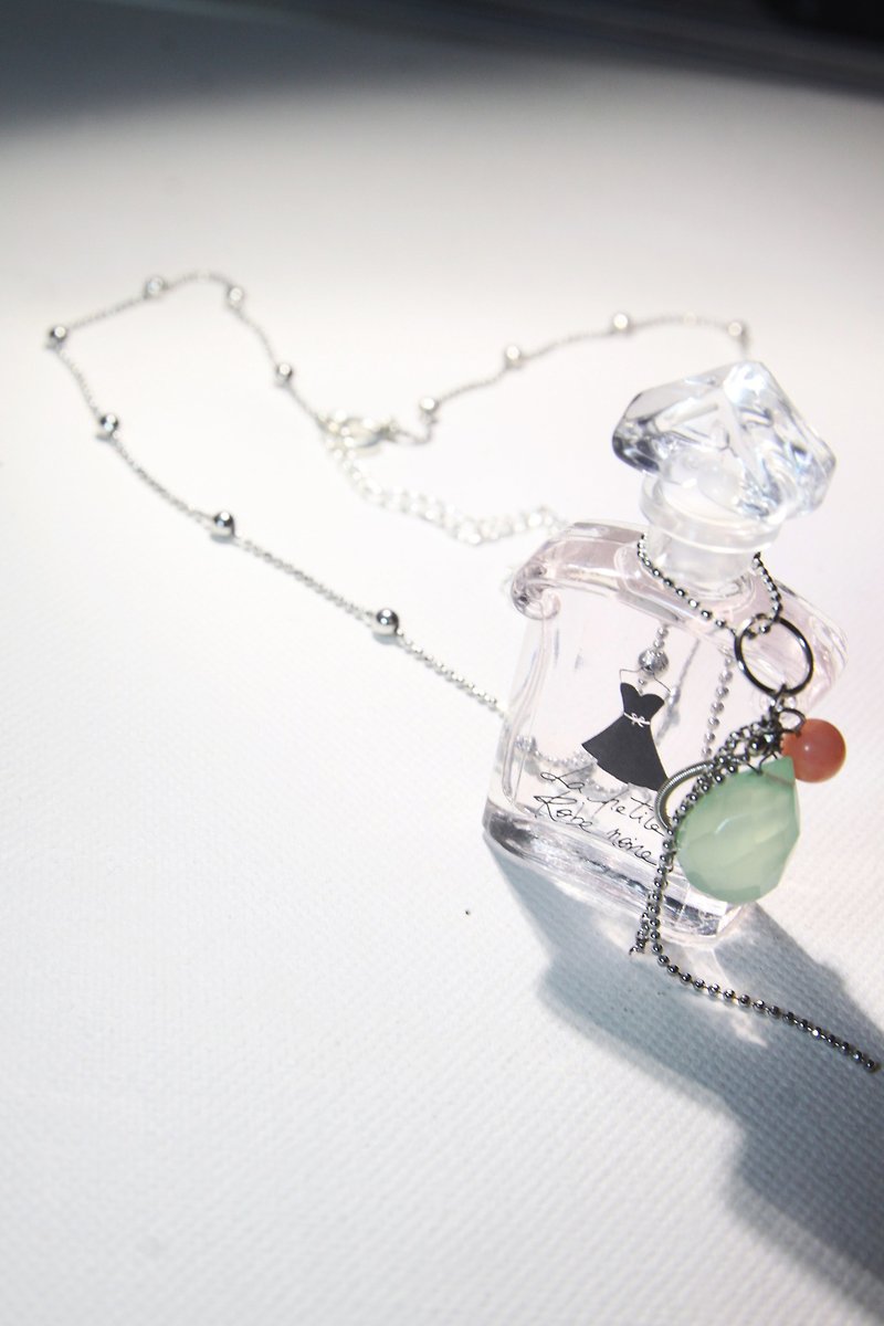 Guerlain Mini Perfume Necklace - สร้อยคอ - วัสดุอื่นๆ สึชมพู