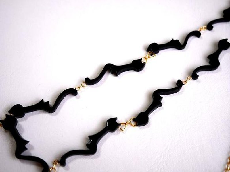 Kuroneko long necklace - สร้อยคอ - พลาสติก สีดำ