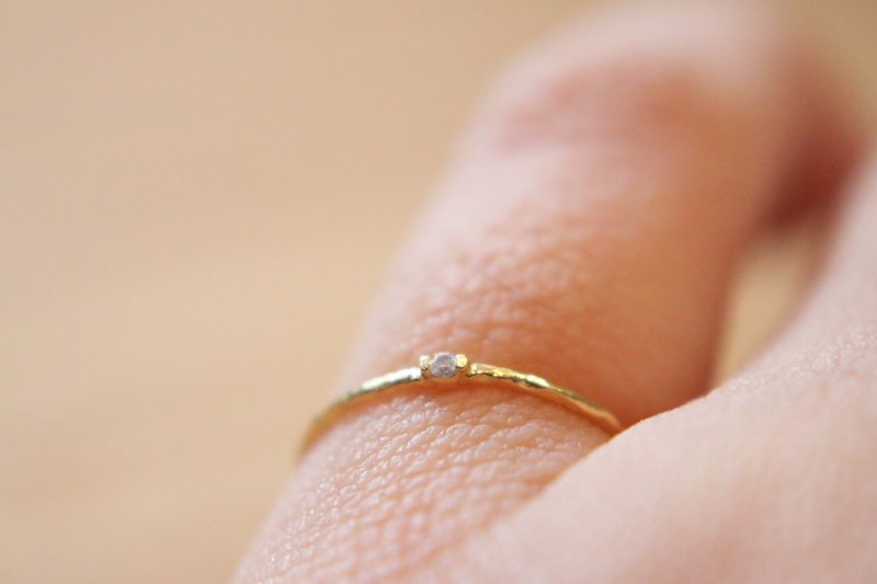 <☞ HAND IN HAND ☜> Crystal - surface gold shimmer Silver Ring (0538) - แหวนทั่วไป - โลหะ ขาว