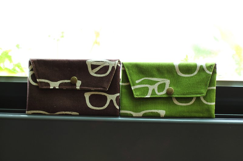 Glasses pattern Clutch - กระเป๋าสตางค์ - ผ้าฝ้าย/ผ้าลินิน หลากหลายสี
