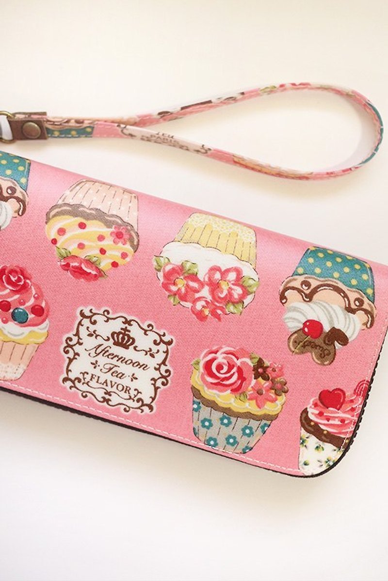 Fun pink cupcakes. Waterproof long clip / wallet / purse / purse - กระเป๋าสตางค์ - วัสดุกันนำ้ สึชมพู