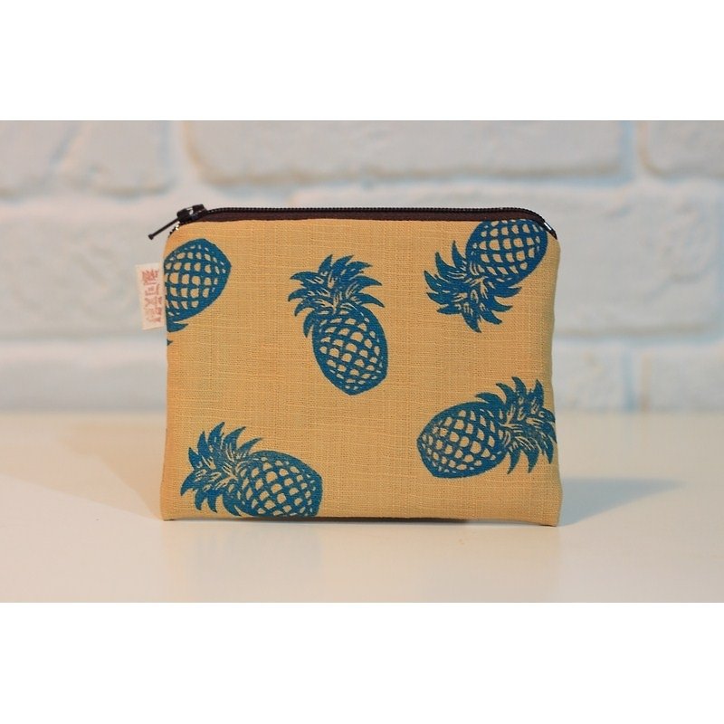 Fruit season series_pineapple totem coin purse yellow bottom - กระเป๋าใส่เหรียญ - วัสดุอื่นๆ สีเหลือง