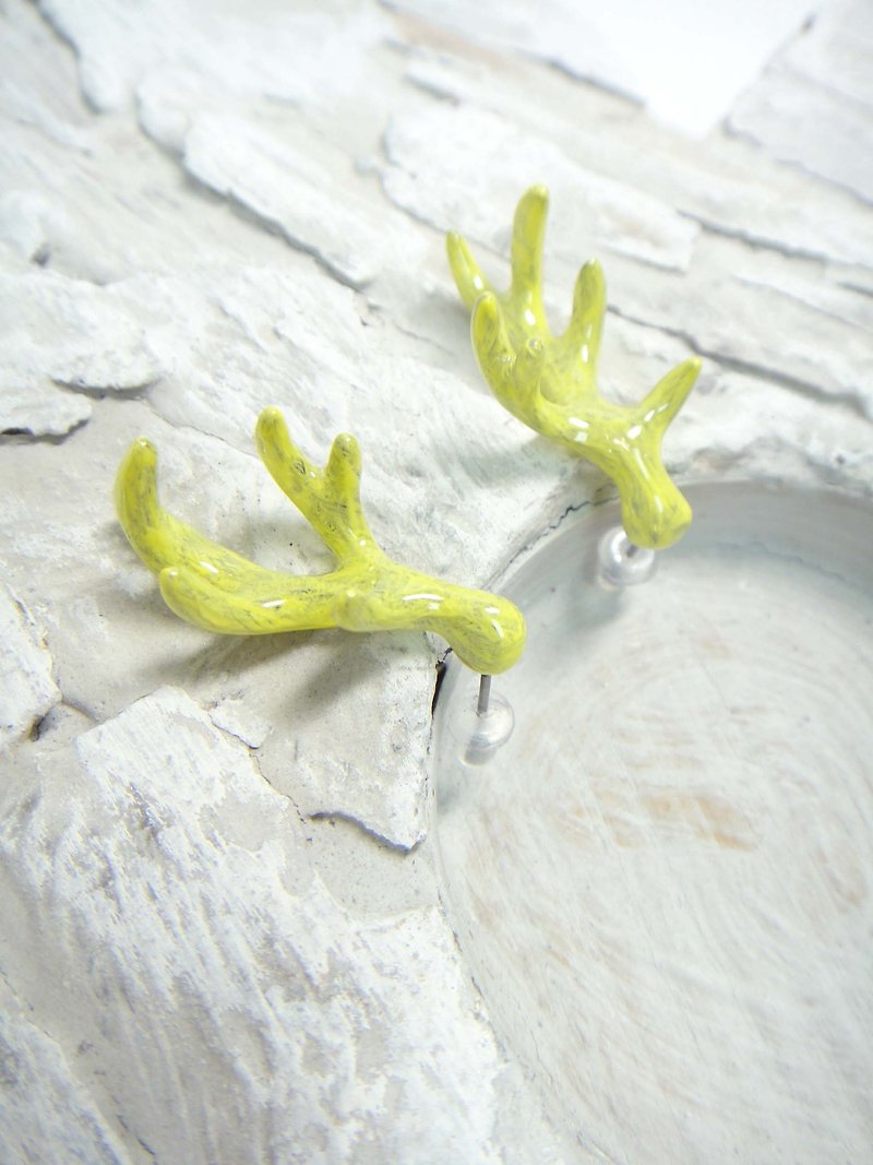 TIMBEE LO mustard yellow elk horn earrings - ต่างหู - โลหะ สีเหลือง