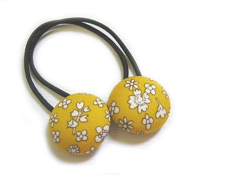 Children's hair accessories hand-made cloth bag button hair band hair ring yellow bottom floral elastic band hair ring a set of two - เครื่องประดับผม - วัสดุอื่นๆ สีเหลือง