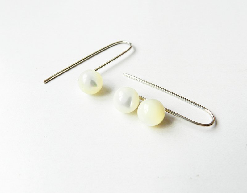 [Asymmetry] asymmetrical design earrings - white pearl - Earrings & Clip-ons - Gemstone White
