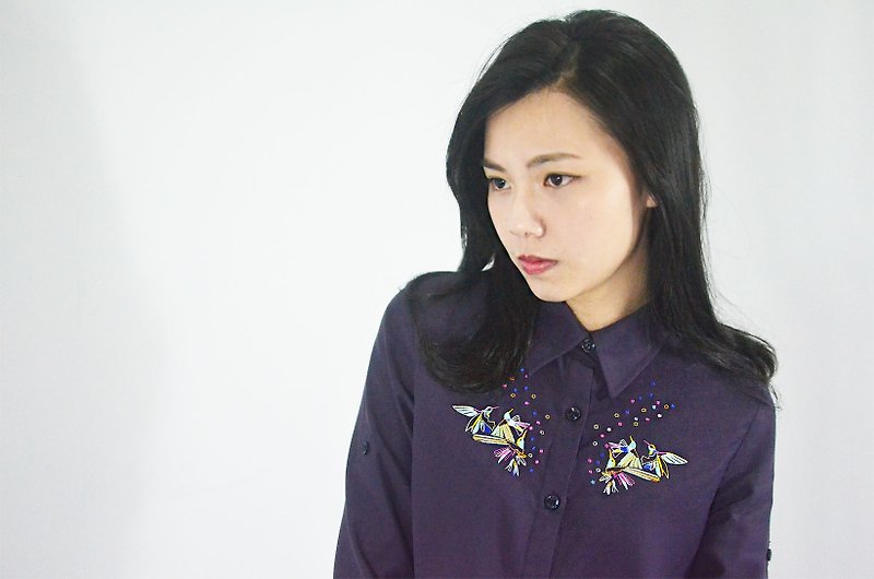 humming-Embroidered Drawstring Shirt / Dark purple - เสื้อเชิ้ตผู้หญิง - ผ้าฝ้าย/ผ้าลินิน สีม่วง