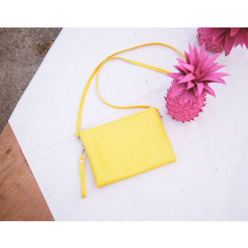 gift! SANDWICH CROSSBODY CLUTCH (YELLOW) 单肩 包. - Messenger Bags & Sling Bags - Acrylic Yellow
