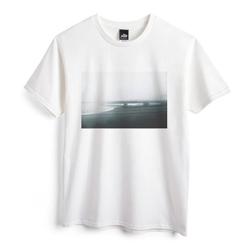 Bridge-White-Unisex T-shirt - เสื้อยืดผู้ชาย - ผ้าฝ้าย/ผ้าลินิน ขาว