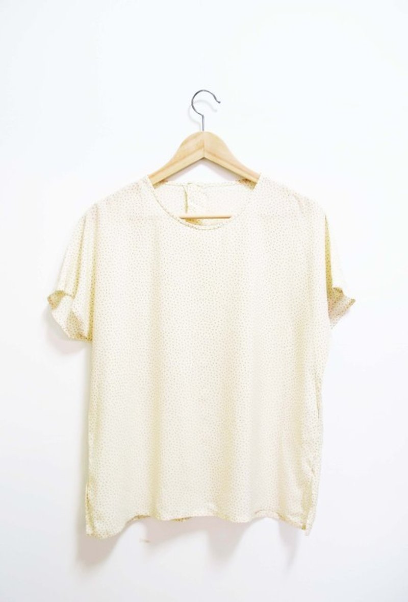 【Wahr】粉系點點短袖上衣 - Women's Shirts - Other Materials White