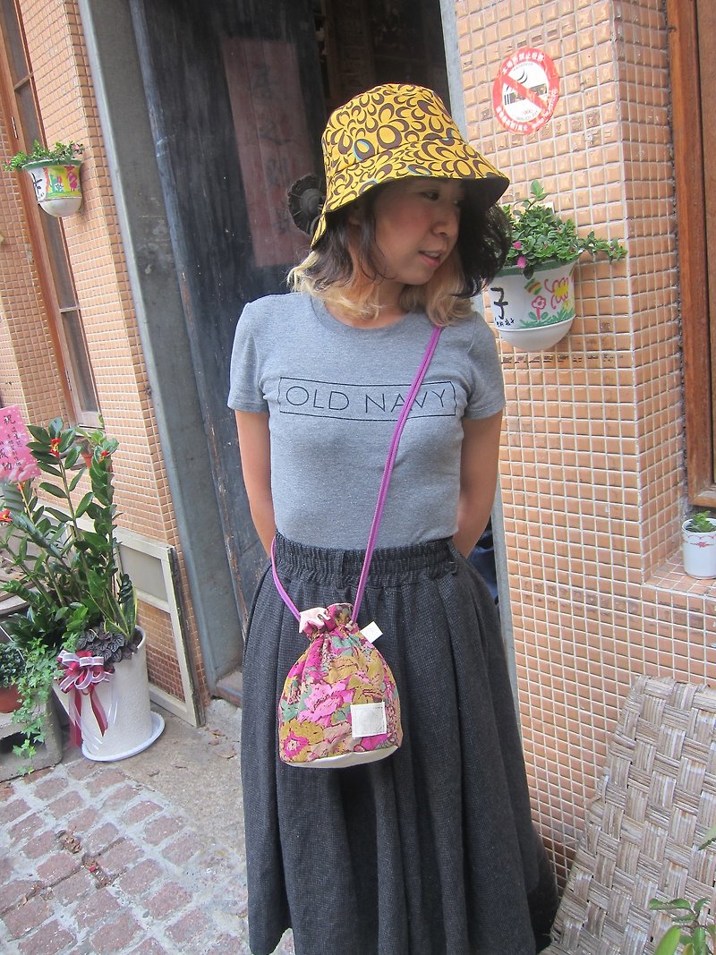 [Round bucket bag] Fashion in grandma's closet-grandma's chiffon shirt - Messenger Bags & Sling Bags - Other Materials Multicolor