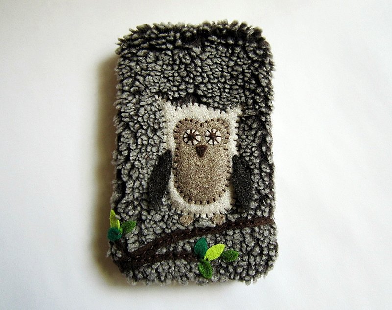 Owl tree cell phone pocket - เคส/ซองมือถือ - วัสดุอื่นๆ สีนำ้ตาล