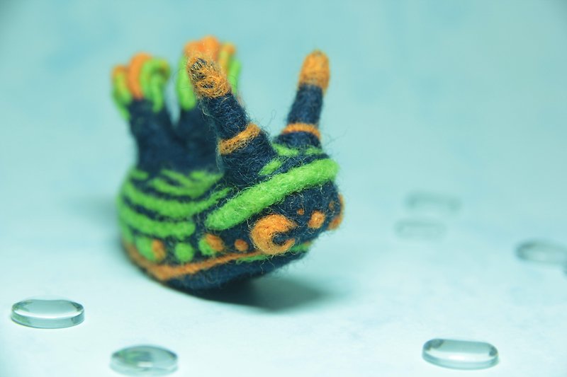 Wool felt magnet - sea slugs (green) - Magnets - Wool Green
