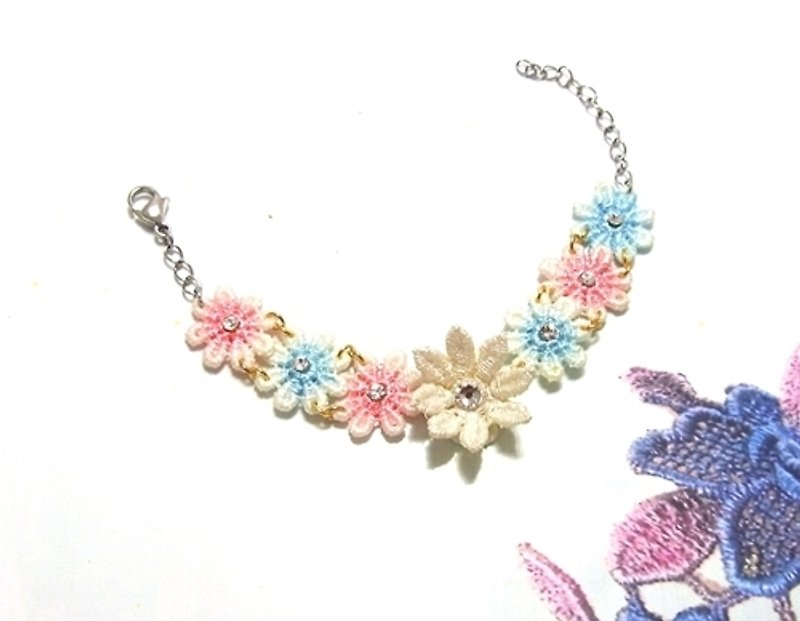 [A Lace water] baby blue lace bracelet lace florid water - Bracelets - Thread 