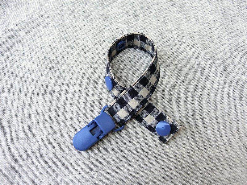 Blue and white grid-clip-on pacifier chain / toy belt - ผ้ากันเปื้อน - ผ้าฝ้าย/ผ้าลินิน สีน้ำเงิน