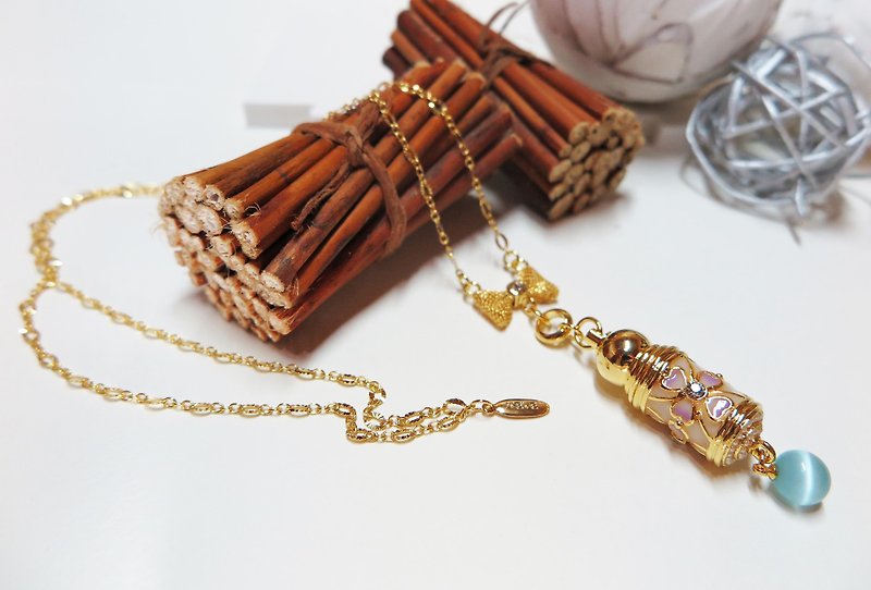 Neve Jewelry Classic Fine Gold Bow Perfume Bottle Necklace (White/Gold) - สร้อยคอ - โลหะ สีน้ำเงิน