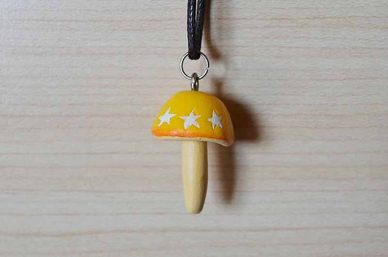 Hand-made necklace / only this one / white star yellow mushroom - สร้อยคอ - อะคริลิค สีเหลือง