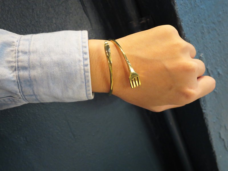 Spoon fork brass bracelet - สร้อยข้อมือ - โลหะ สีทอง