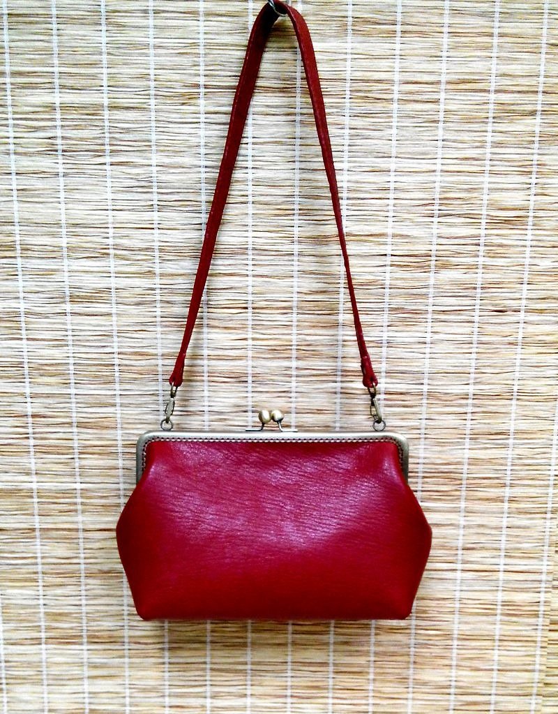 【MY。手作】Leather frame clutch purse / bridesmaid gift bridesmaid clutch / kiss lock bag / everyday bag for iPad mini - Other - Genuine Leather Red