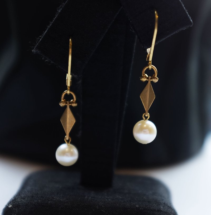 Brass and Pearl Earrings - ต่างหู - ไข่มุก 