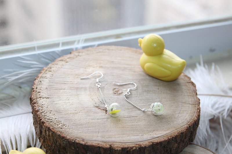 Green petal with dandelion earrings - Earrings & Clip-ons - Glass Green