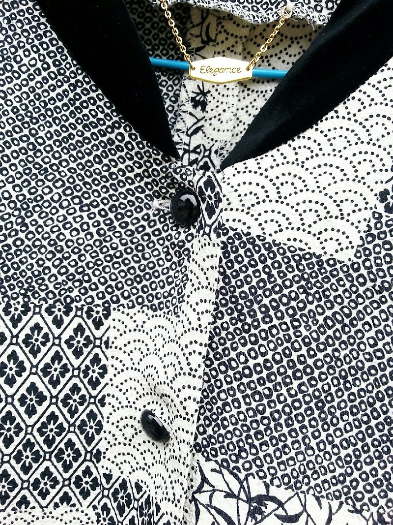 [ロストと見つけ]日本ヴィンテージスタイル黒と白のパターン化された着物ジャケット - トップス - その他の素材 ホワイト
