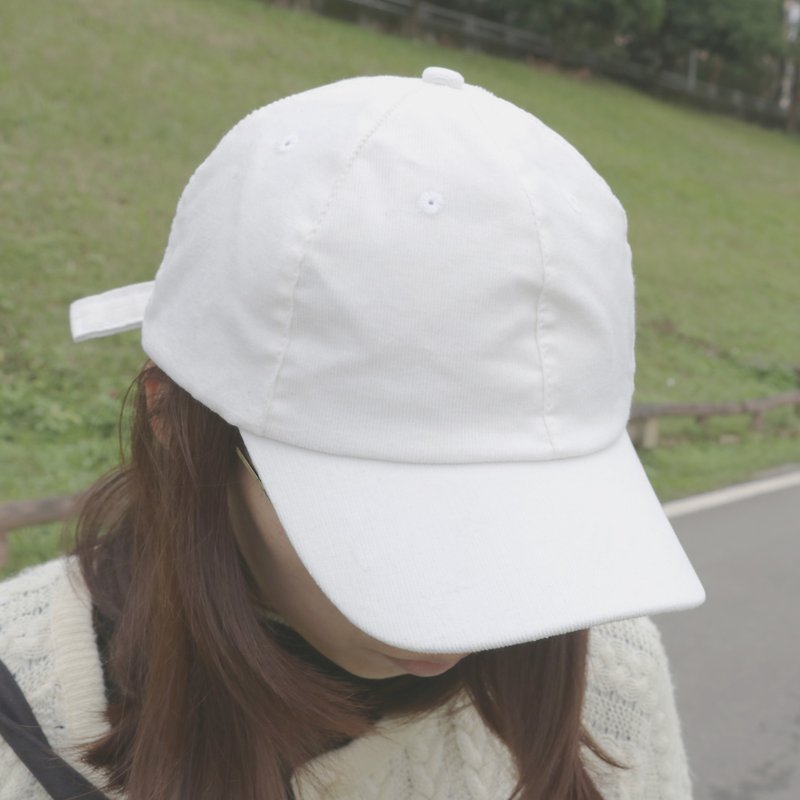 MaryWil Baseball Caps-White - หมวก - วัสดุอื่นๆ ขาว