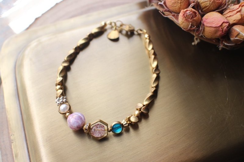 Fuchia ~ Xiaomi fruit - natural stone / brass bracelet - สร้อยข้อมือ - โลหะ 