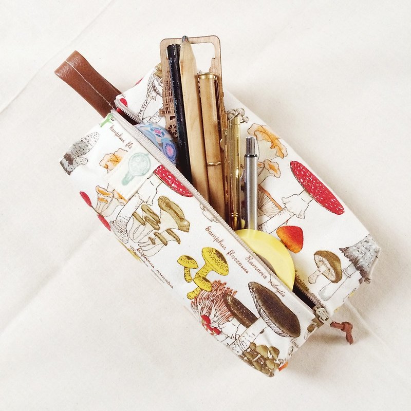 Beaver handle for ◇ pencil. Storage bag ◇ autumn mushroom mushrooms. Hand made pencil pouch. Hand Tools Japanese shiitake mushroom texture Cosmetic - กระเป๋าเครื่องสำอาง - วัสดุอื่นๆ 
