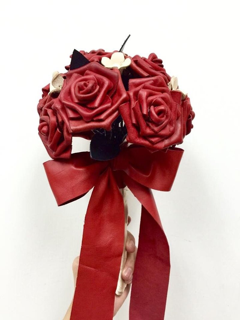 レザー赤いバラの結婚式の花 - その他 - 革 