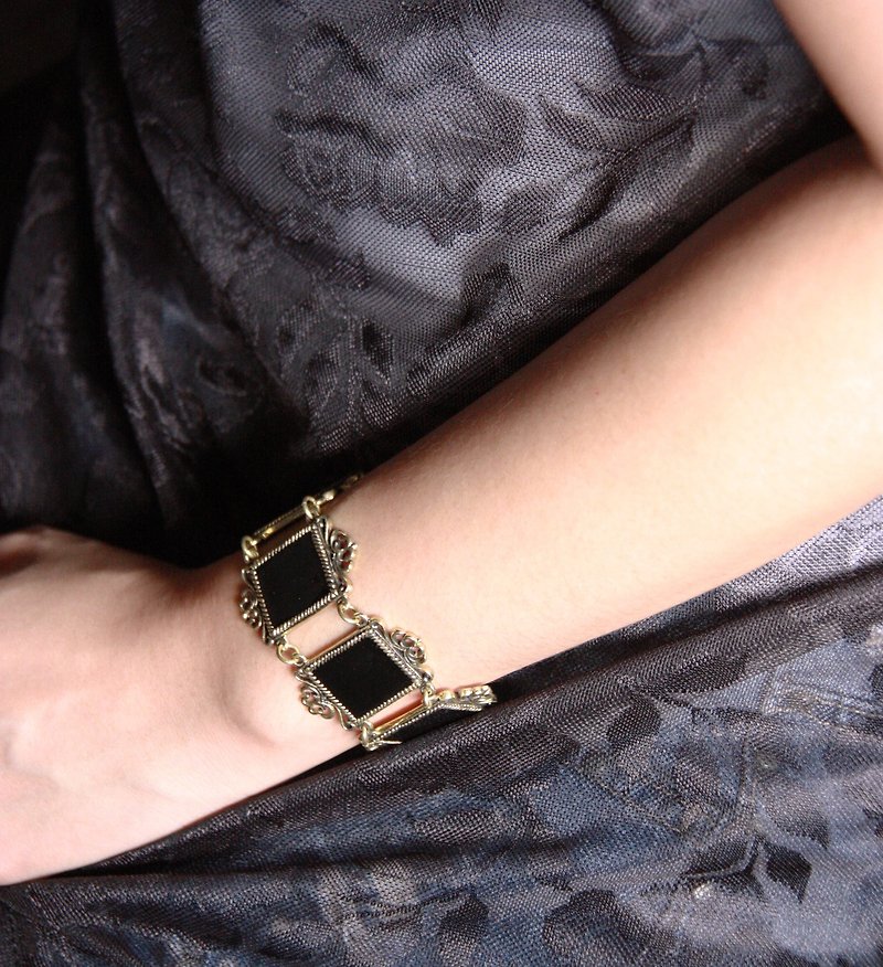 Victorian Style - Plain Black Enamel on Antique Brass - Square Bracelet - Bracelets - Other Metals Gold